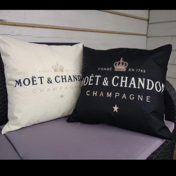 Moet & CHANDON 16” PILLOWCASE SET OF 2 - Picture 3 of 12